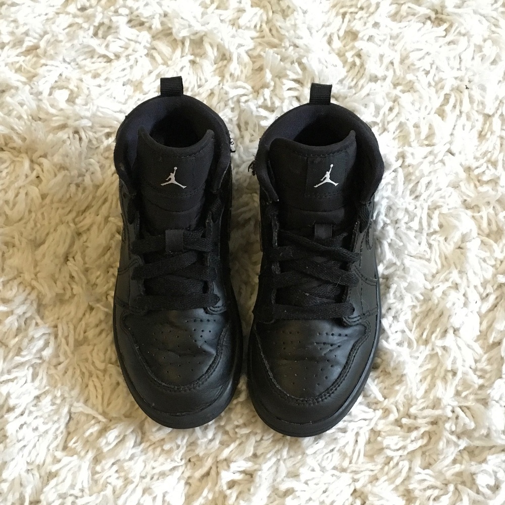 ✨YOUTH JORDAN SHOES SIZE 12